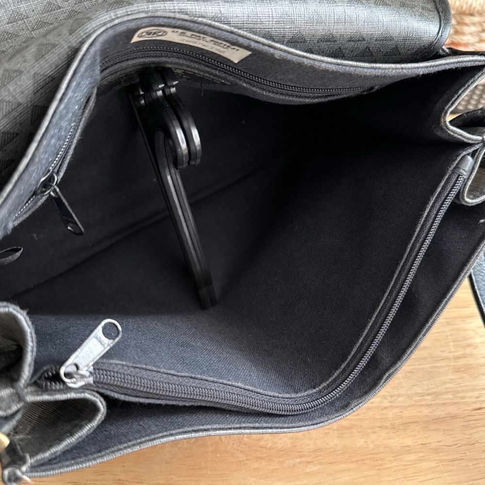 Vintage 1980s Liz Claiborne Gray Black Geometric Leather Trim Envelope Crossbody - Picture 7 of 16